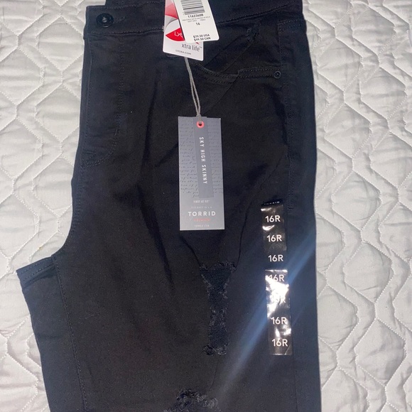 New 16R torrid jeans - Picture 3 of 3